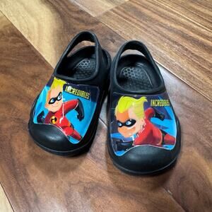Incredibles branded rubber clog shoes for boys or girls.  Size 5/6